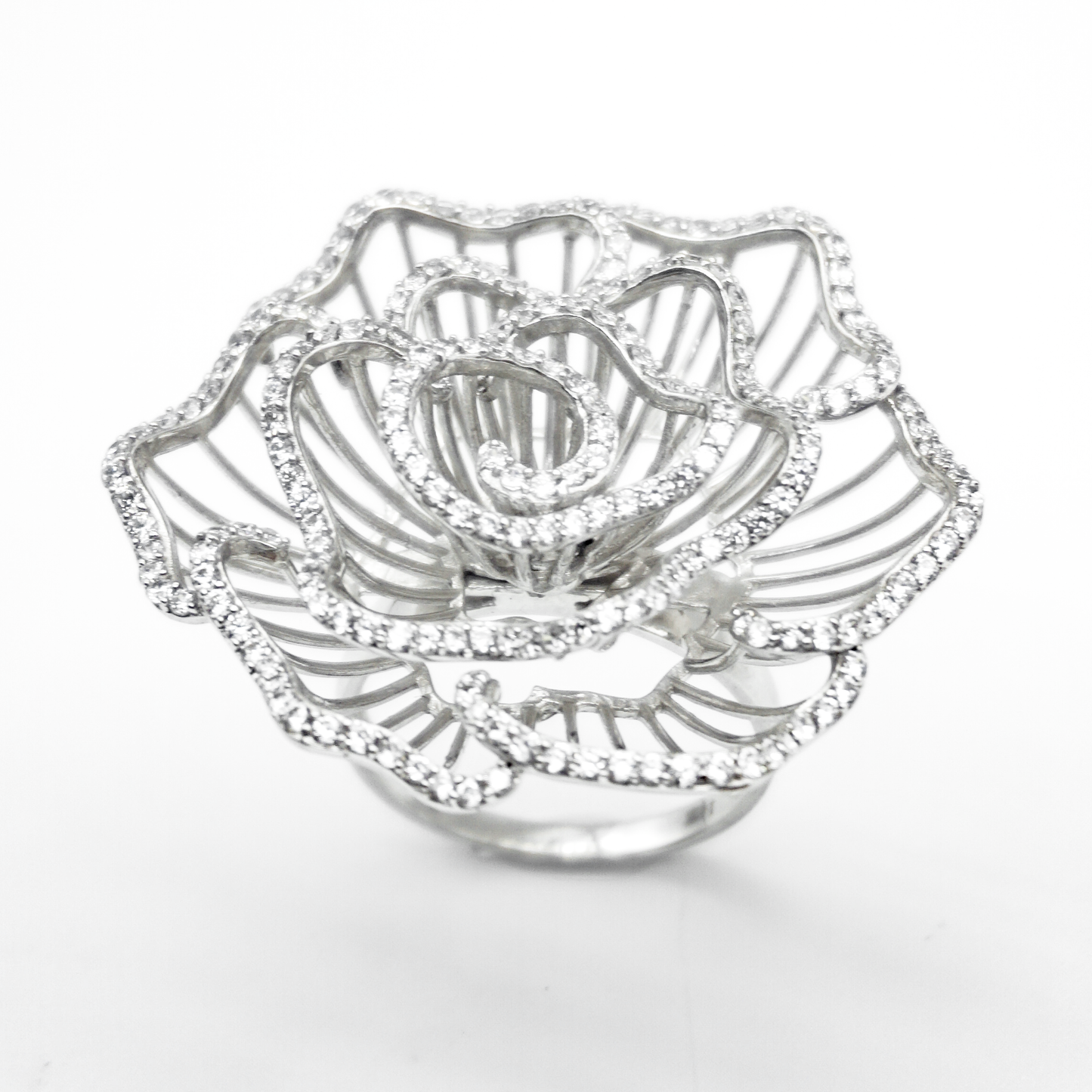 Anillo Flor de oro blanco con zirconias 14k