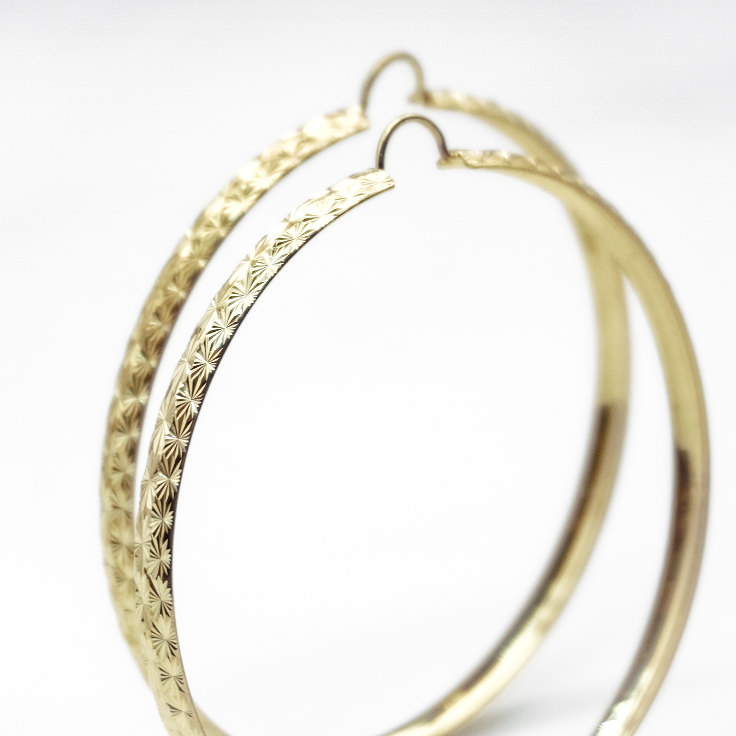 Arracadas de Oro amarillo con grabado | 10k | 8g