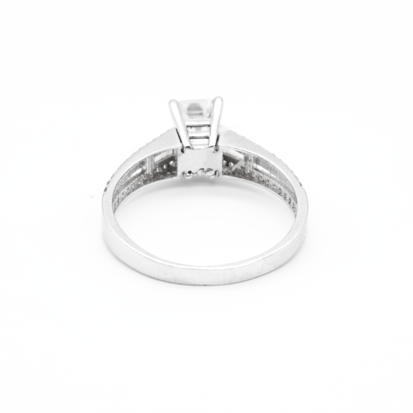 Solitario de Oro blanco con zirconias | 10K | 3.1G