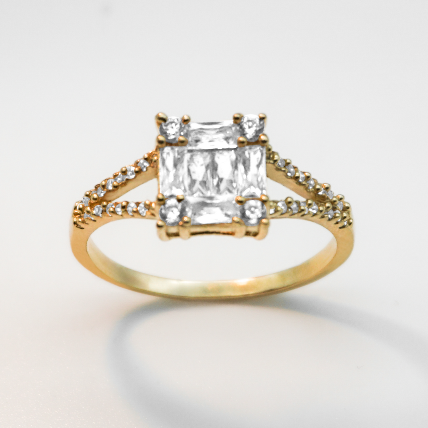 Solitario de Oro amarillo con Zirconias | 10k | 2.6g