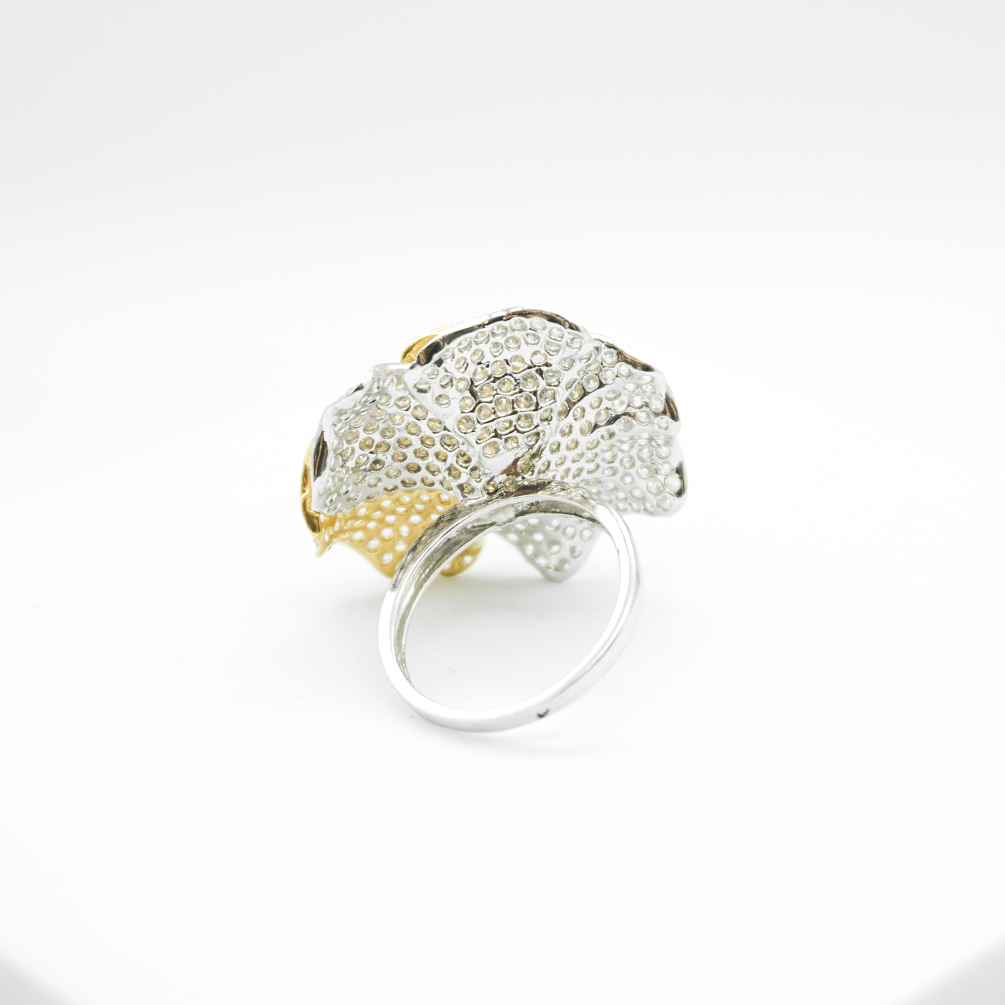 Anillo Flor con Zirconias 14 Kilates