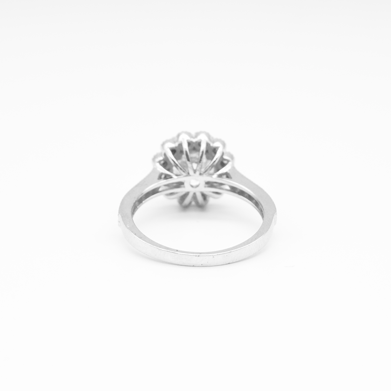 Anillo Matrimonial de oro blanco con zirconias | 14k | 3.9