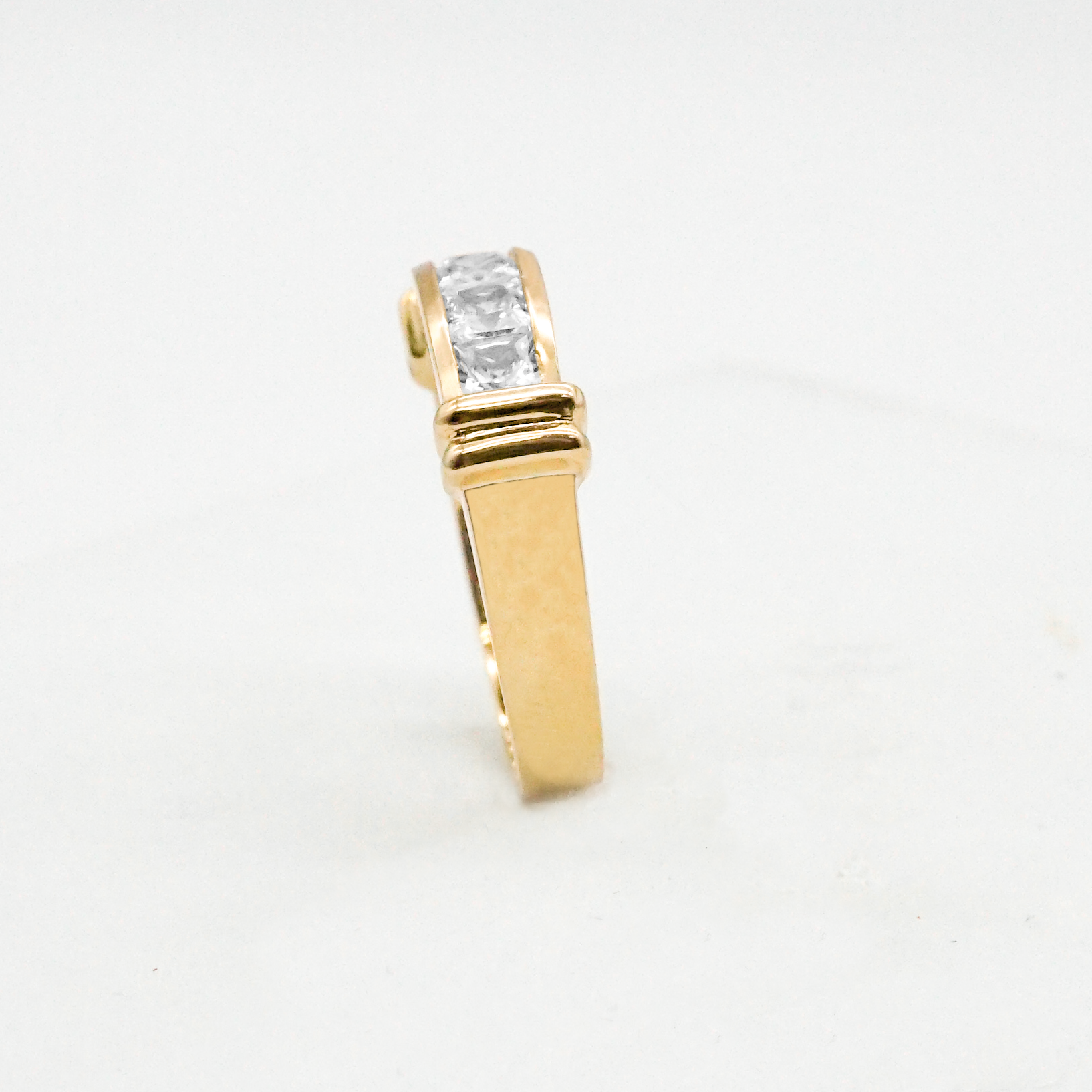 Trío matrimonial de oro amarillo con zirconias | 14k | 12.9