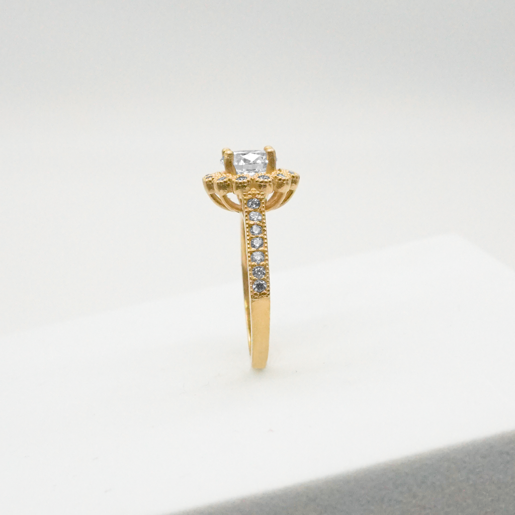 Anillo de compromiso de Oro amarillo 14k con zirconias