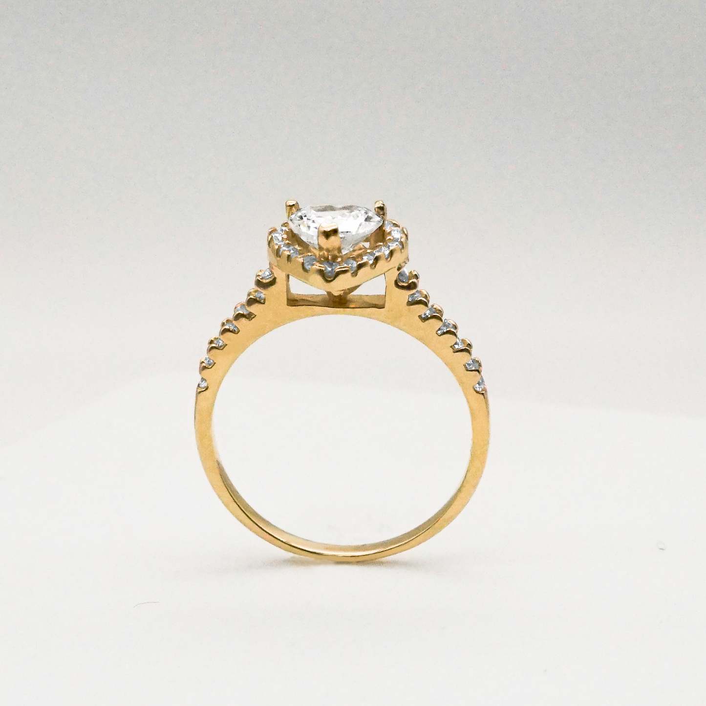 Anillo oro amarillo 14k con zirconias