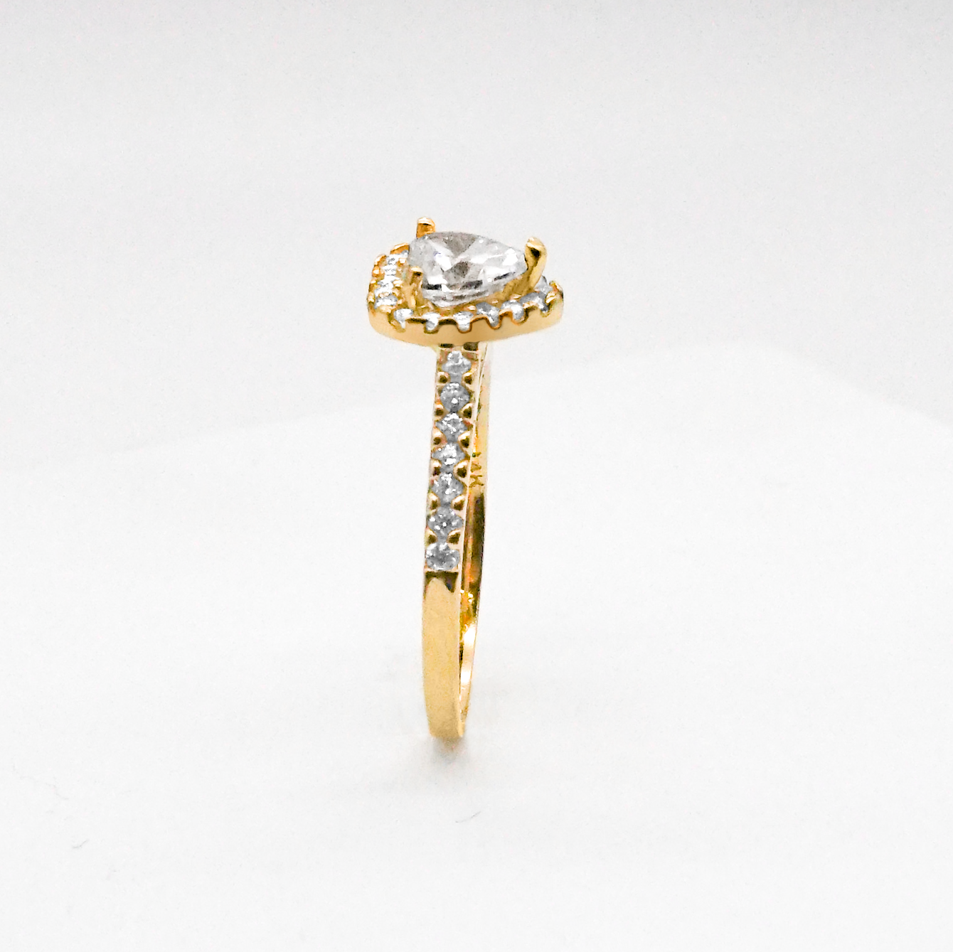 Anillo oro amarillo 14k con zirconias