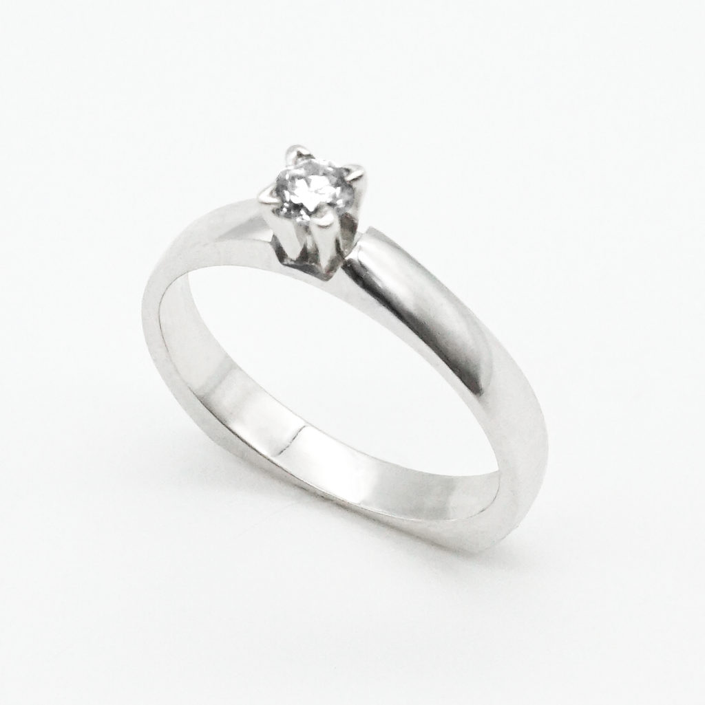 Solitario Oro Blanco 14k con Diamante de 18pts