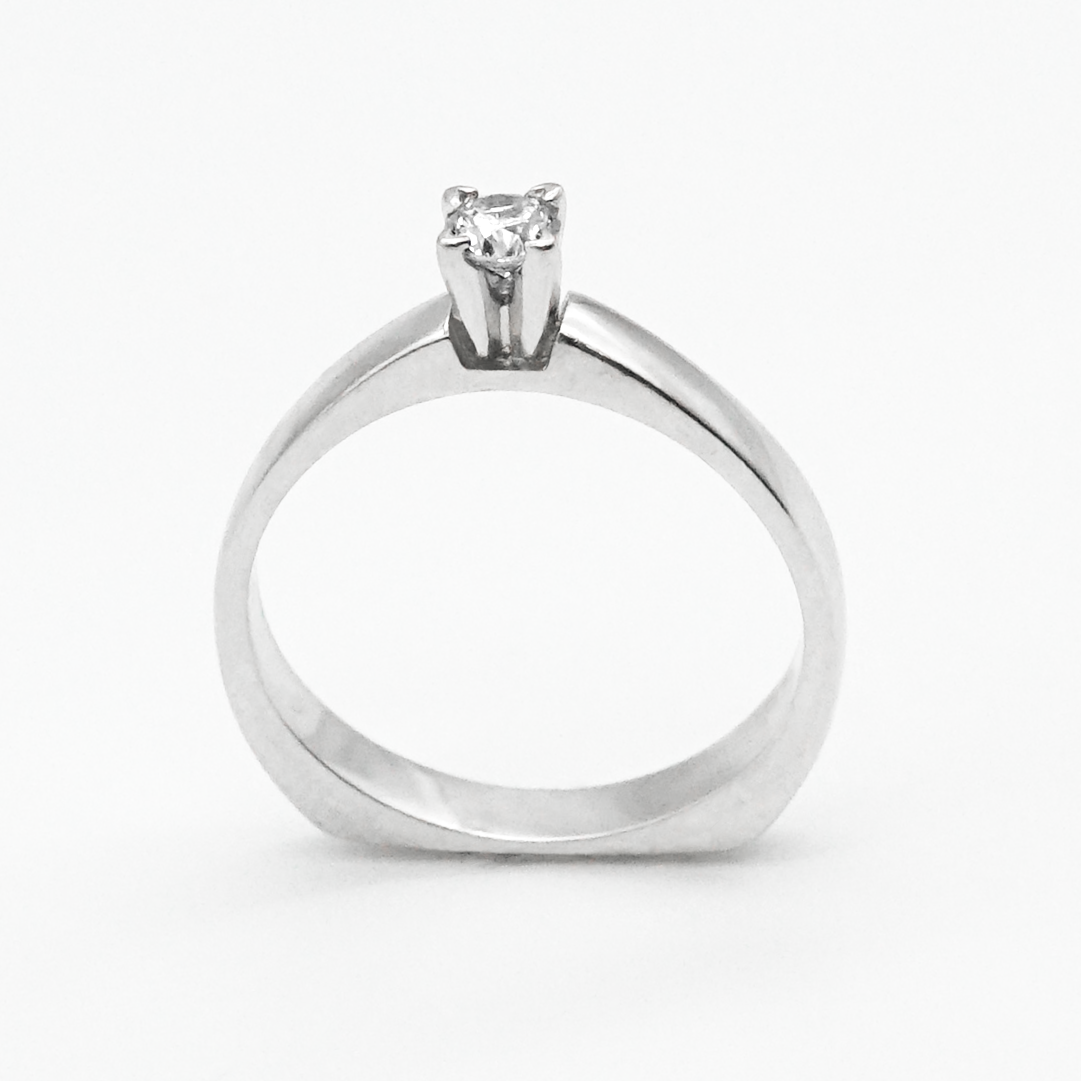 Solitario Oro Blanco 14k con Diamante de 18pts