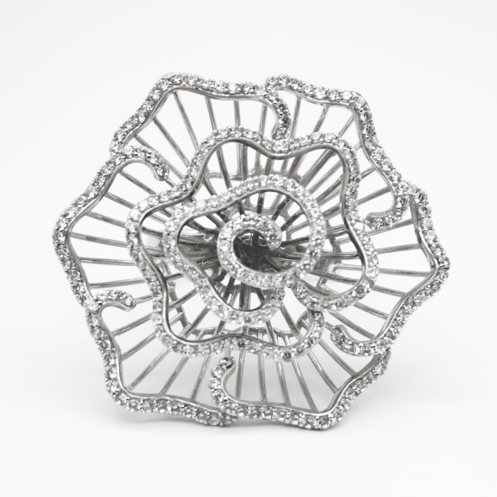 Anillo Flor de oro blanco con zirconias | 14k | 9.9