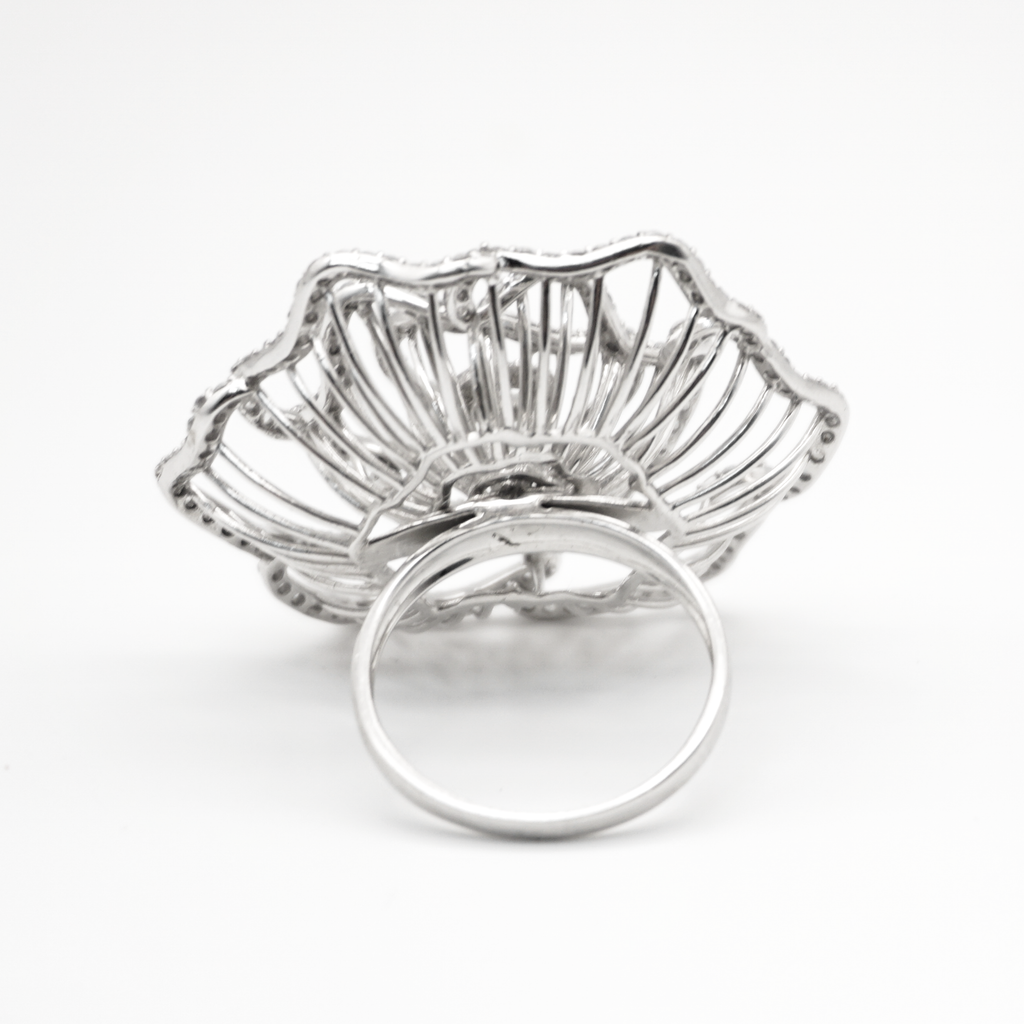 Anillo Flor de oro blanco con zirconias | 14k | 9.9
