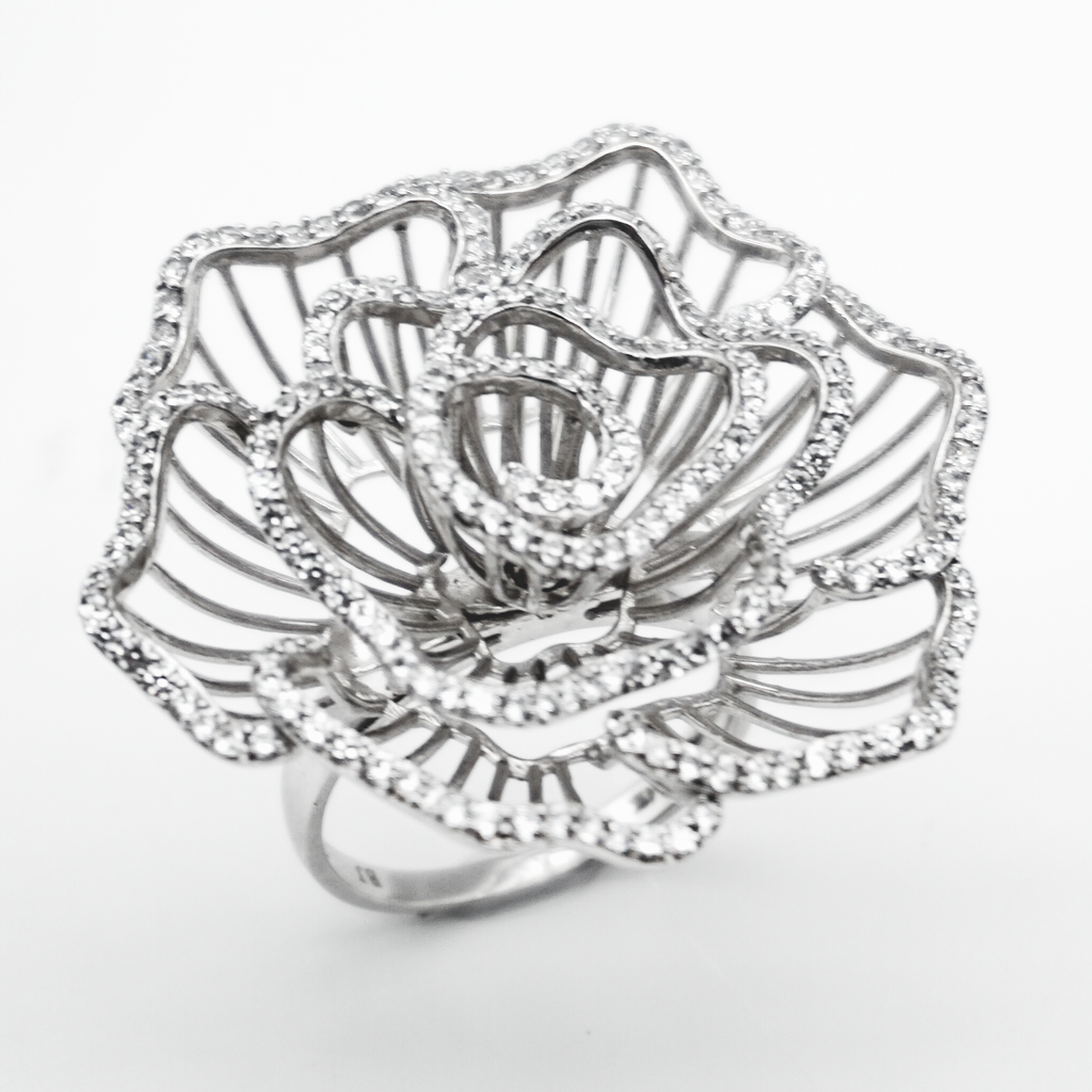 Anillo Flor de oro blanco con zirconias | 14k | 9.9