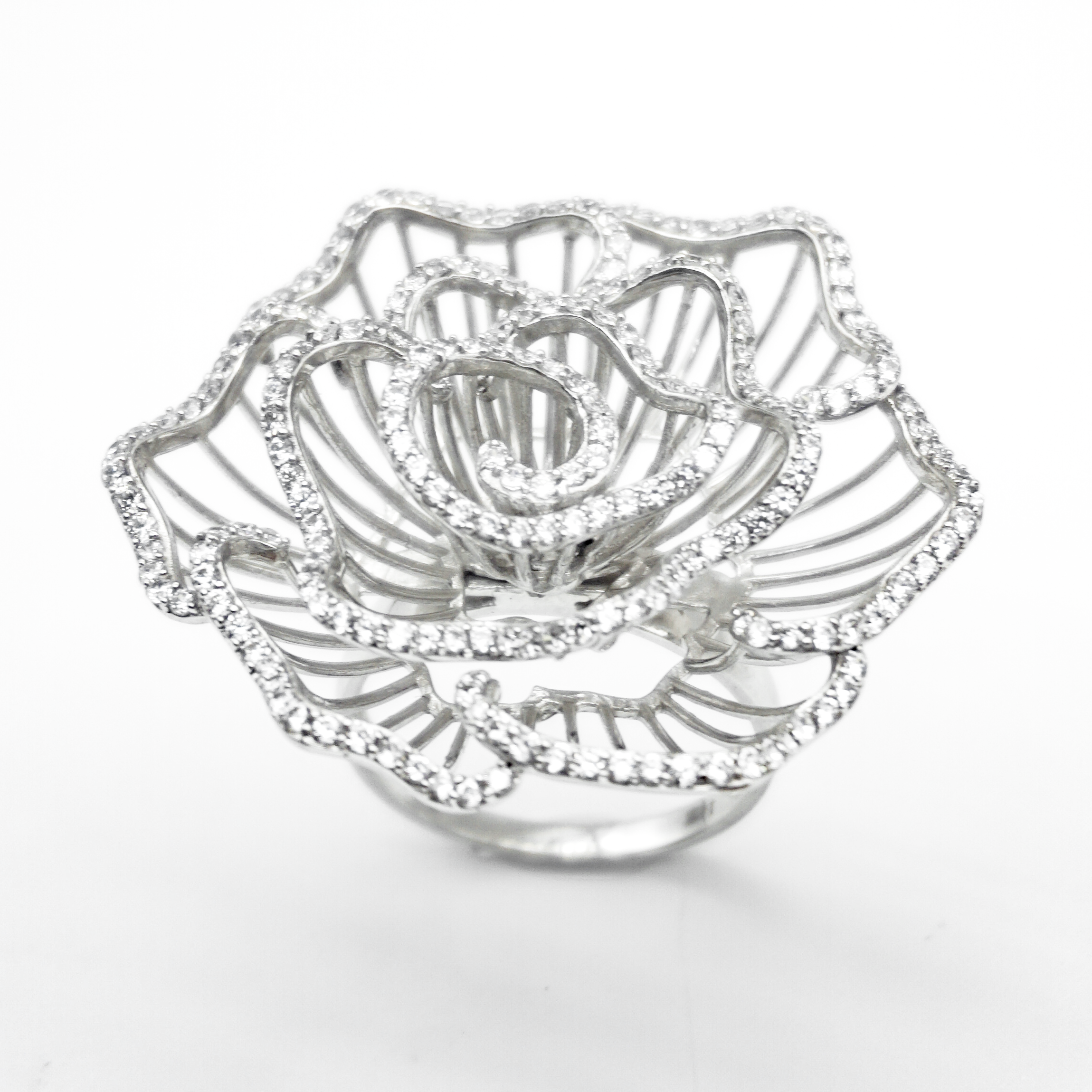 Anillo Flor de oro blanco con zirconias | 14k | 9.9