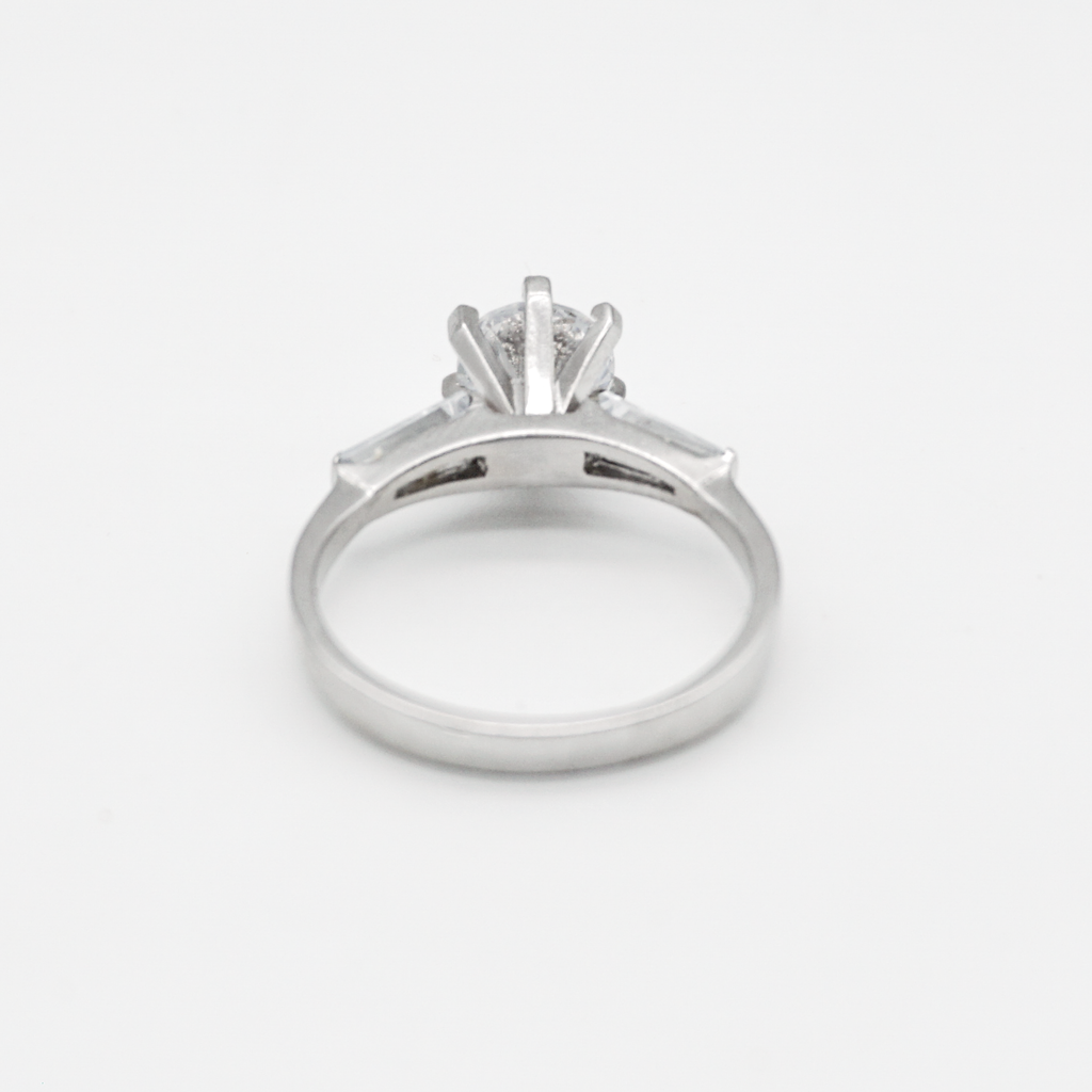 Solitario de Oro blanco con zirconias | 10k | 2.8g