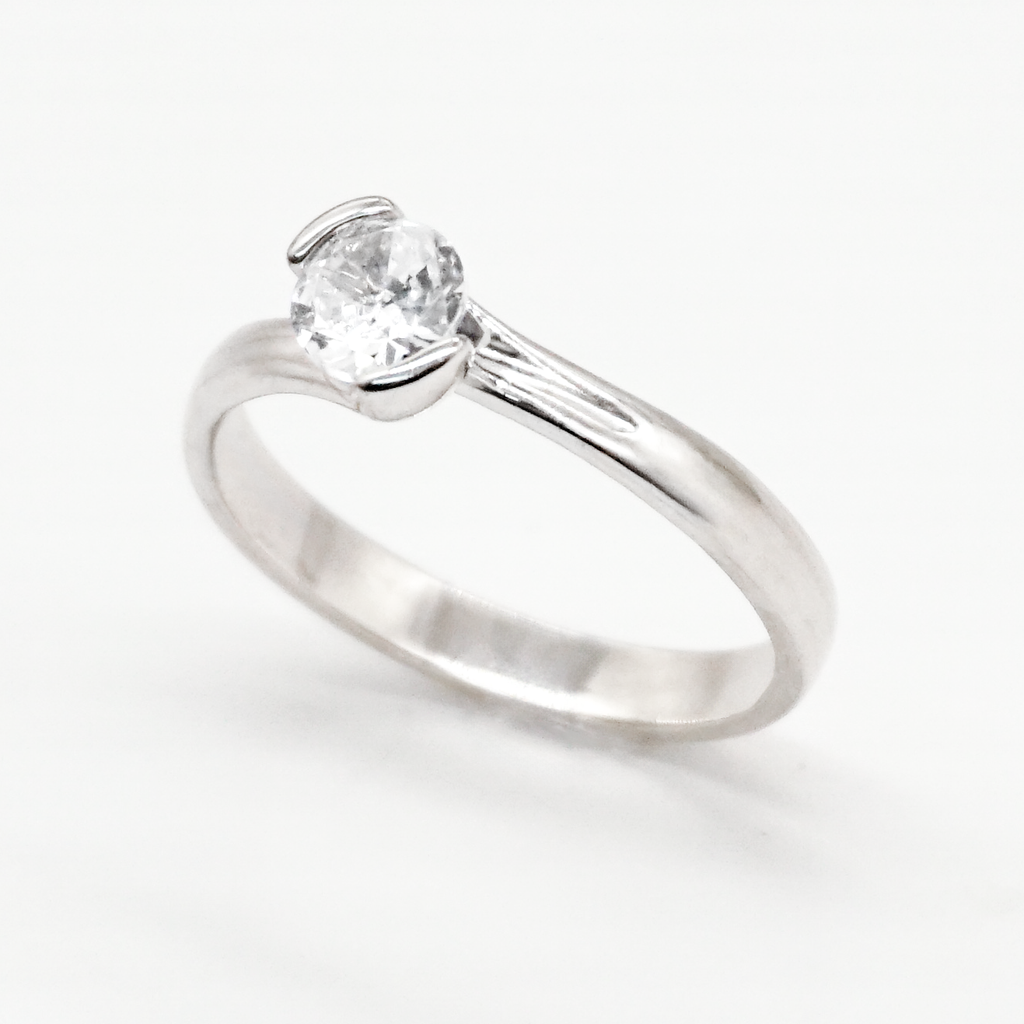 Solitario de oro blanco con zirconias | 14k | 2.6g